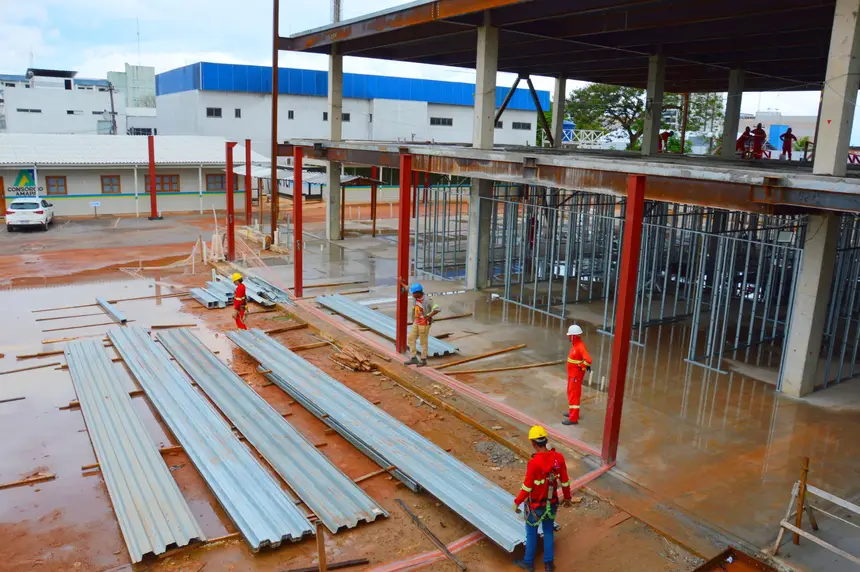 Novo HE: Governo do Estado avança na estruturação do terceiro pavimento do prédio principal, em Macapá