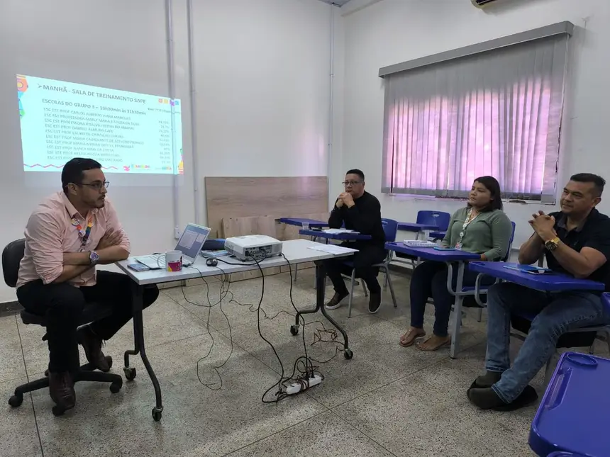 Governo do Amapá orienta gestores sobre fluxo escolar no final do ano letivo