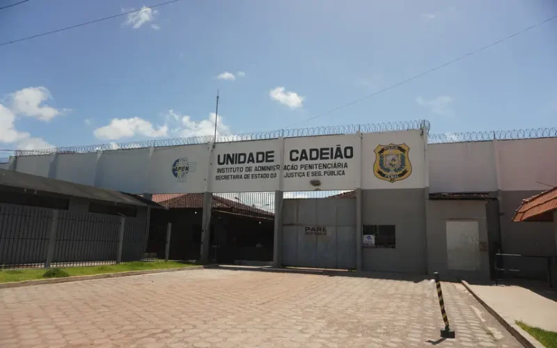 Governo do Amapá reforça atividades de segurança no Iapen apreende mais celulares na área externa do instituto prisional
