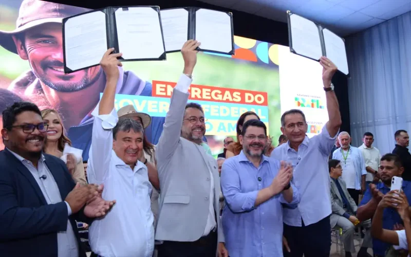 Governos do Amapá e Federal assinam protocolos de intenções e lançam programas para inclusão social e desenvolvimento rural