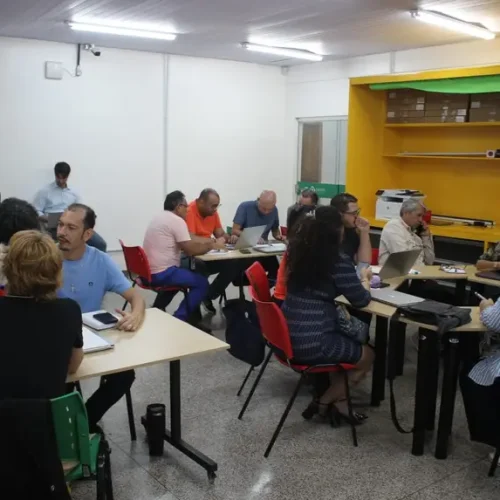 Governo do Amapá capacita 20 professores do ensino médio em educação híbrida no Centro de Inovação de Educação, em Macapá