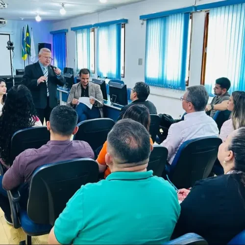 Governo do Amapá reúne com servidores da Polícia Civil para abordar processos de aposentadoria, em Macapá