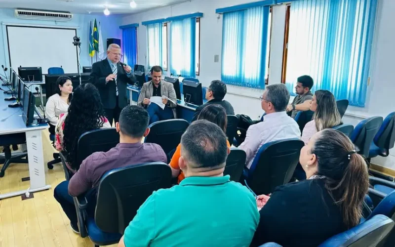 Governo do Amapá reúne com servidores da Polícia Civil para abordar processos de aposentadoria, em Macapá