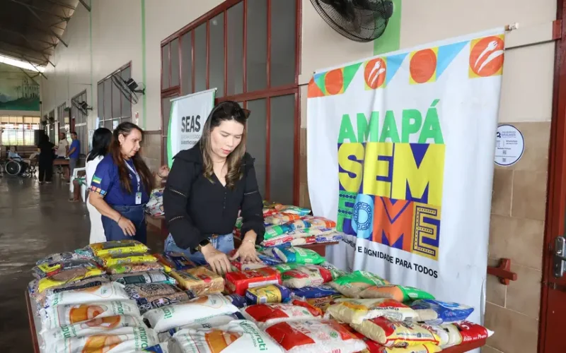 Governo do Amapá entrega kits de alimentos arrecadados durante congresso farmacêutico para entidades assistenciais