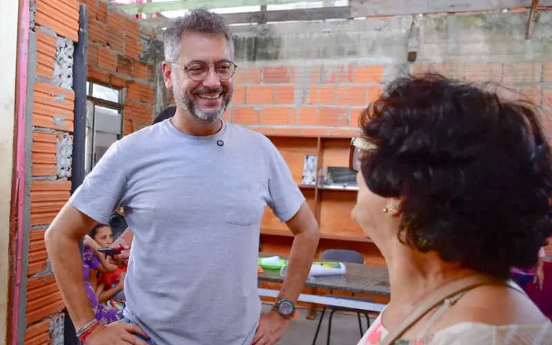 Governador Clécio vistoria avanço de passarelas em concreto do Programa Ponte Firme e reconstrução de escola