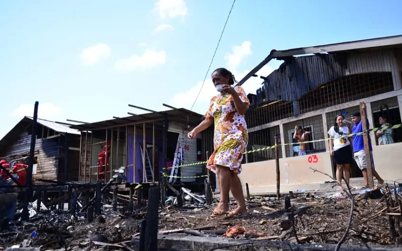 Governo do Amapá garante reconstrução de moradias e assistência total a famílias atingidas por incêndio