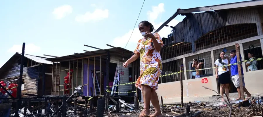 Governo do Amapá garante reconstrução de moradias e assistência total a famílias atingidas por incêndio