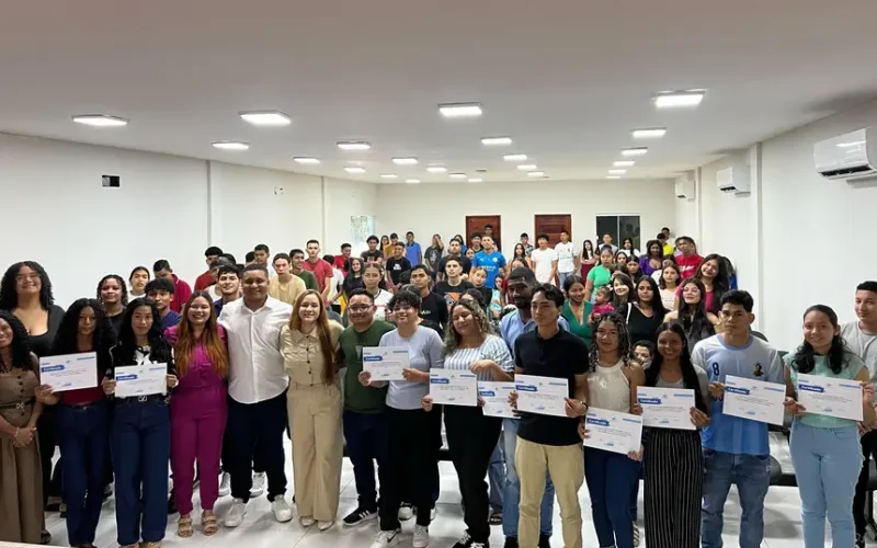 Governo do Amapá e Sebrae capacitam 103 jovens para mercado de trabalho, em Santana